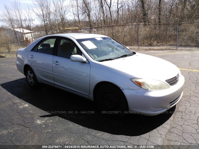 4T1BE32K03U176517 - 2003 TOYOTA CAMRY LE/XLE/SE SILVER photo 1