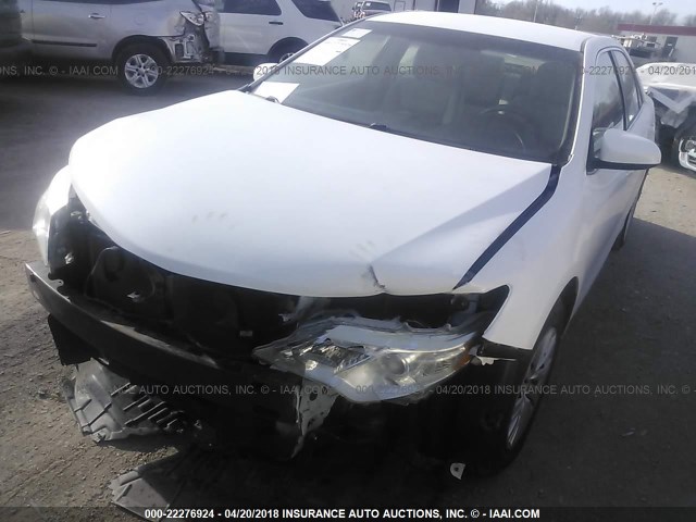 4T1BF1FKXCU546030 - 2012 TOYOTA CAMRY SE/LE/XLE WHITE photo 2