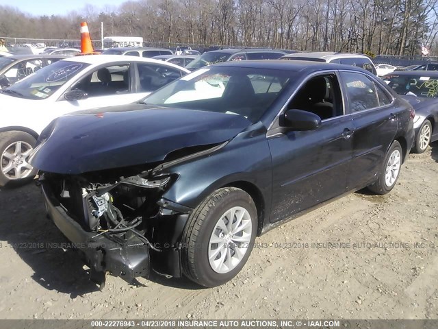 4T1BF1FK0FU990697 - 2015 TOYOTA CAMRY LE/XLE/SE/XSE BLUE photo 2