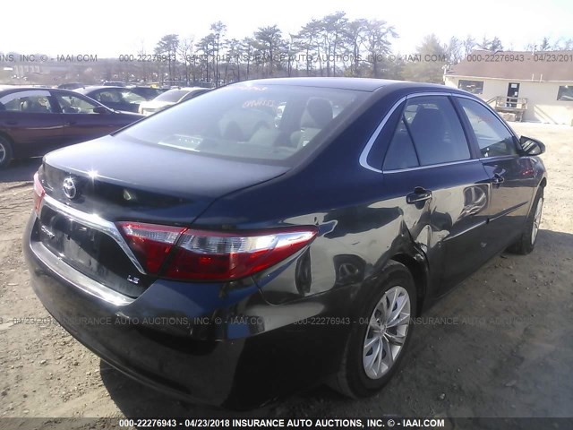 4T1BF1FK0FU990697 - 2015 TOYOTA CAMRY LE/XLE/SE/XSE BLUE photo 4