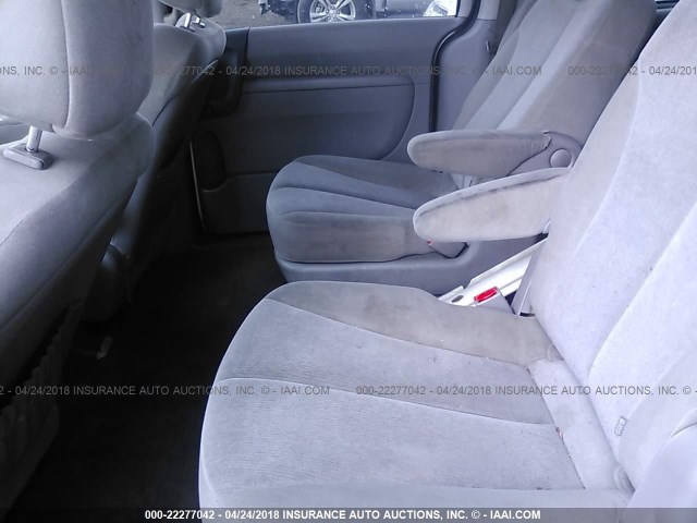 KNDMB233296317396 - 2009 KIA SEDONA EX/LX WHITE photo 8