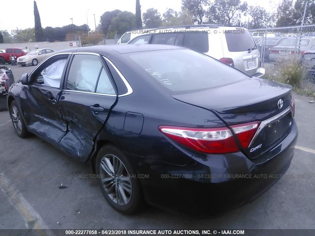 4T1BF1FKXGU201313 - 2016 TOYOTA CAMRY LE/XLE/SE/XSE Dark Blue photo 3