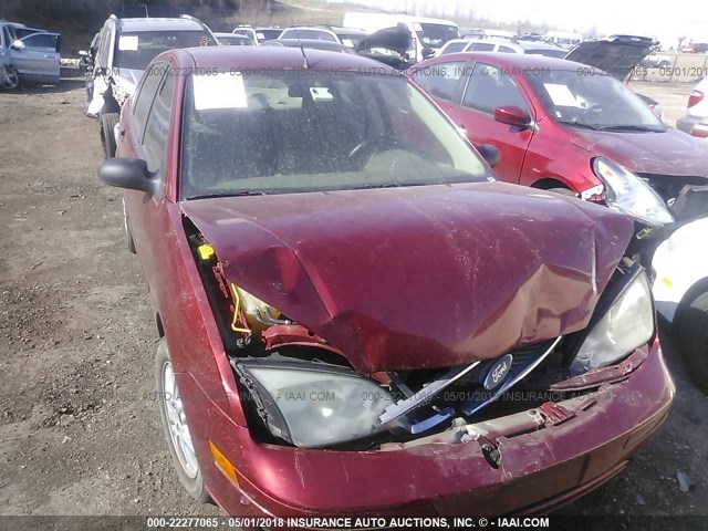 1FAFP34N55W309504 - 2005 FORD FOCUS ZX4 RED photo 6