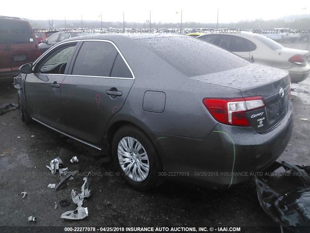 4T1BF1FK7EU728688 - 2014 TOYOTA CAMRY L/SE/LE/XLE GRAY photo 3