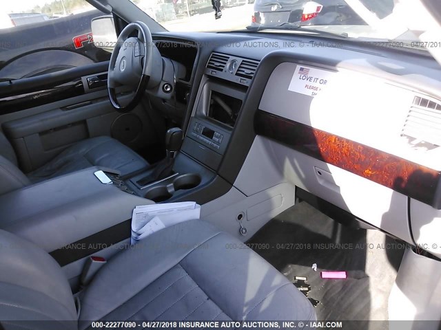 5LMFU28R64LJ30164 - 2004 LINCOLN NAVIGATOR GRAY photo 5