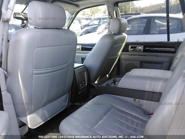 5LMFU28R64LJ30164 - 2004 LINCOLN NAVIGATOR GRAY photo 8