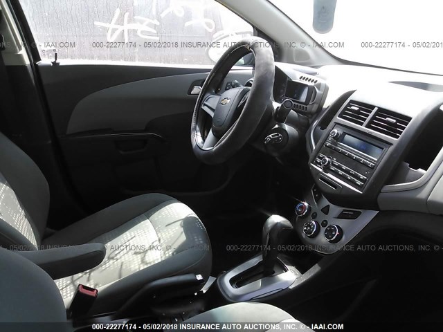 1G1JA5SH2E4143705 - 2014 CHEVROLET SONIC LS Qara foto 5