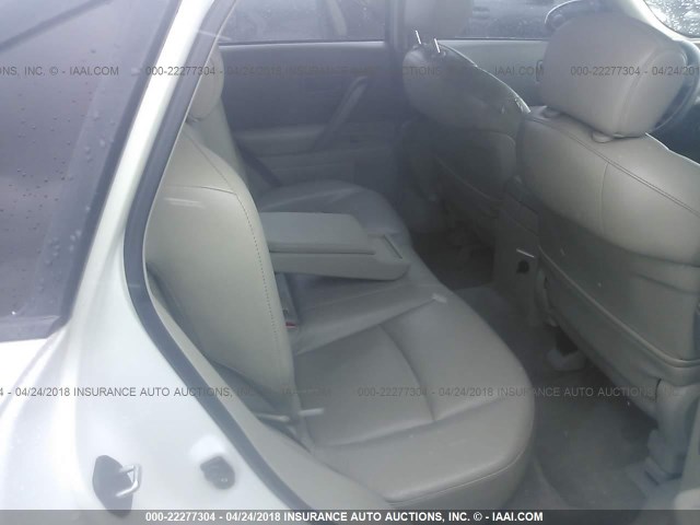 JNRAS08W64X218111 - 2004 INFINITI FX35 WHITE photo 8