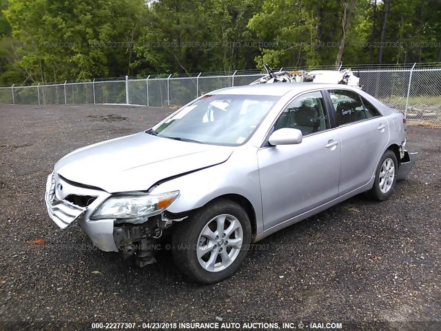 4T4BF3EKXBR212999 - 2011 TOYOTA CAMRY SE/LE/XLE SILVER photo 2