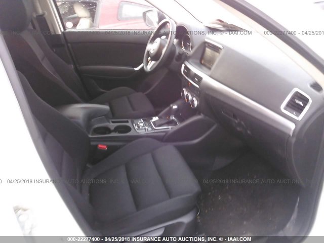 JM3KE4CY4G0913946 - 2016 MAZDA CX-5 TOURING WHITE photo 5
