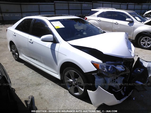 4T1BK1FK8CU016733 - 2012 TOYOTA CAMRY SE/XLE WHITE photo 1