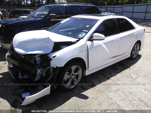 4T1BK1FK8CU016733 - 2012 TOYOTA CAMRY SE/XLE WHITE photo 2