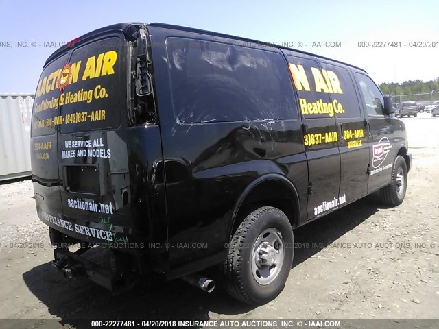 1GCWGAFF3H1180748 - 2017 CHEVROLET EXPRESS G2500  BLACK photo 4