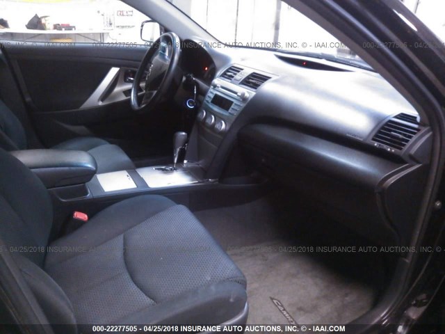4T1BF3EKXAU045858 - 2010 TOYOTA CAMRY SE/LE/XLE 黑色 照片 5