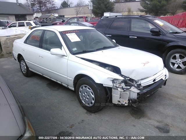 4T1BG22K8VU041678 - 1997 TOYOTA CAMRY CE/LE/XLE WHITE photo 1