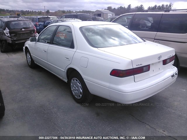 4T1BG22K8VU041678 - 1997 TOYOTA CAMRY CE/LE/XLE WHITE photo 3