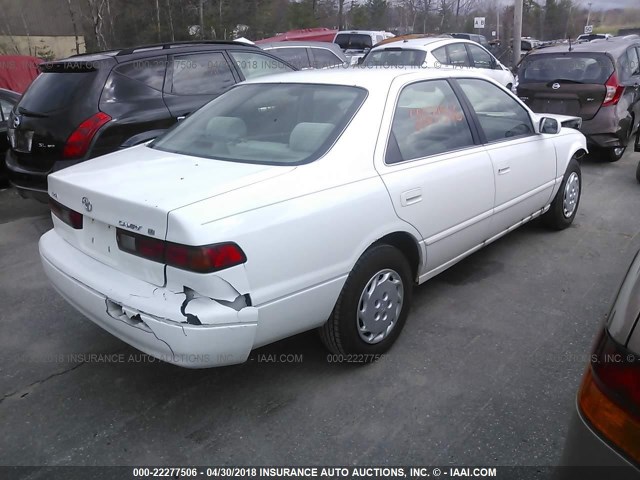 4T1BG22K8VU041678 - 1997 TOYOTA CAMRY CE/LE/XLE WHITE photo 4