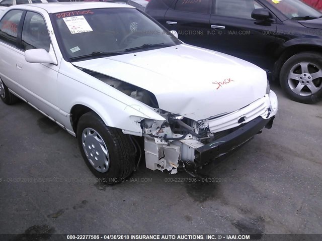 4T1BG22K8VU041678 - 1997 TOYOTA CAMRY CE/LE/XLE 白色 照片 6
