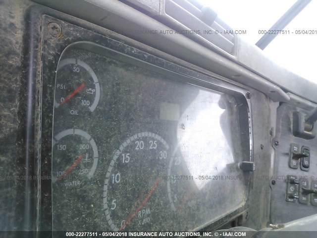 1FUJA6CG57LX98140 - 2007 FREIGHTLINER CONVENTIONAL COLUMBIA თეთრი ფოტო 6