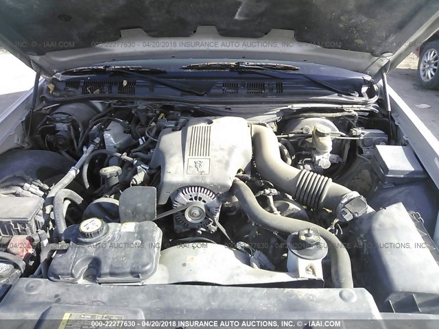 2FAFP74W13X205528 - 2003 FORD CROWN VICTORIA LX SILVER photo 10