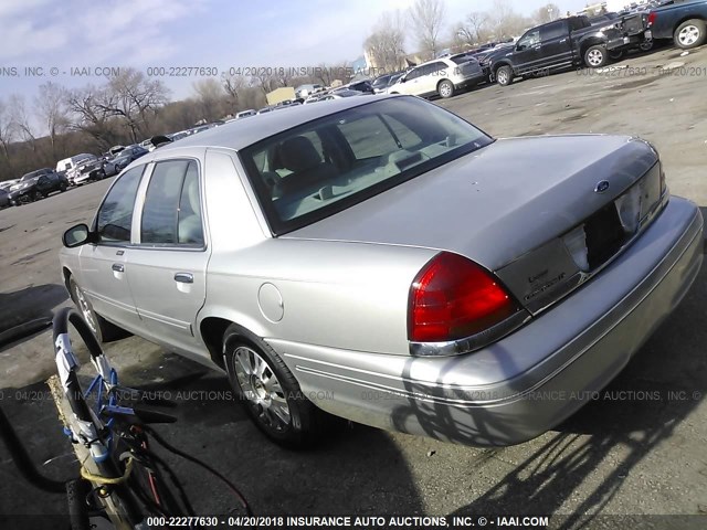 2FAFP74W13X205528 - 2003 FORD CROWN VICTORIA LX SILVER photo 3