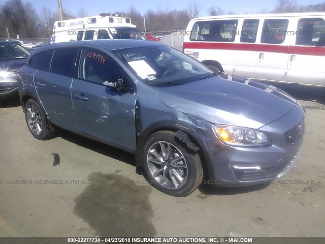 YV440MWK9J2053722 - 2018 VOLVO V60 CROSS COUNTRY PREMIER BLUE photo 1