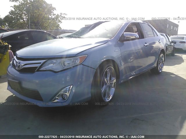 4T1BF1FK2CU562609 - 2012 TOYOTA CAMRY SE/LE/XLE Light Blue photo 2