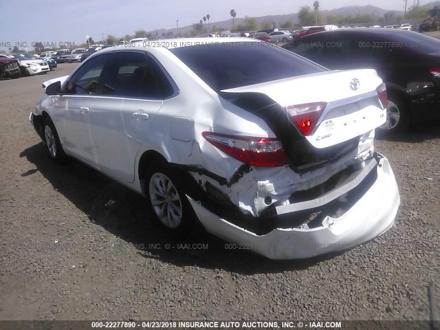 4T4BF1FK1GR582961 - 2016 TOYOTA CAMRY LE/XLE/SE/XSE WHITE photo 3