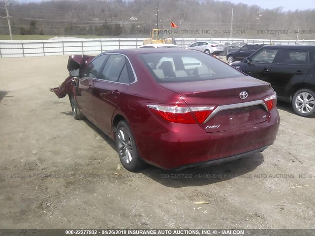 4T1BF1FKXGU610833 - 2016 TOYOTA CAMRY LE/XLE/SE/XSE RED photo 3