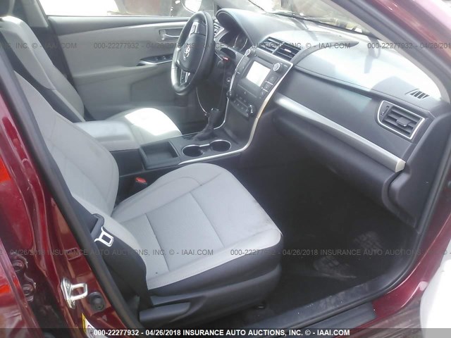 4T1BF1FKXGU610833 - 2016 TOYOTA CAMRY LE/XLE/SE/XSE RED photo 5