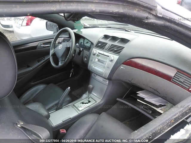 4T1FA38PX5U056226 - 2005 TOYOTA CAMRY SOLARA SE/SLE BLACK photo 5