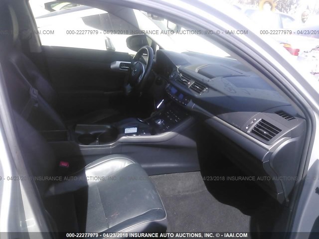 JTHKD5BH0B2030179 - 2011 LEXUS CT 200 SILVER photo 5