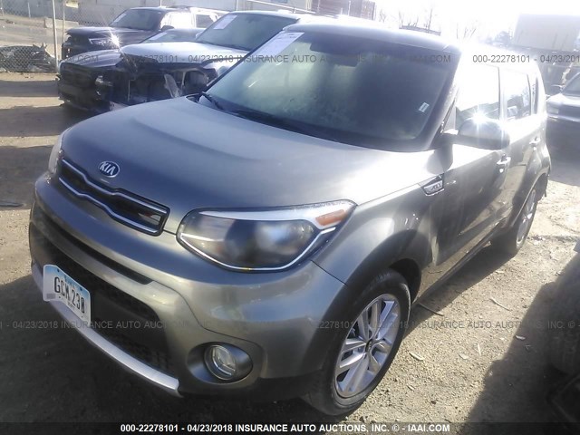 KNDJP3A55J7537886 - 2018 KIA SOUL + GRAY photo 2