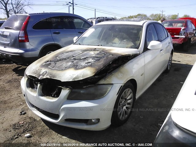 WBAPH73509A173450 - 2009 BMW 328 I WHITE photo 2