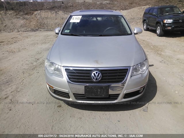 WVWJM7AN8AE082625 - 2010 VOLKSWAGEN PASSAT KOMFORT SILVER photo 6