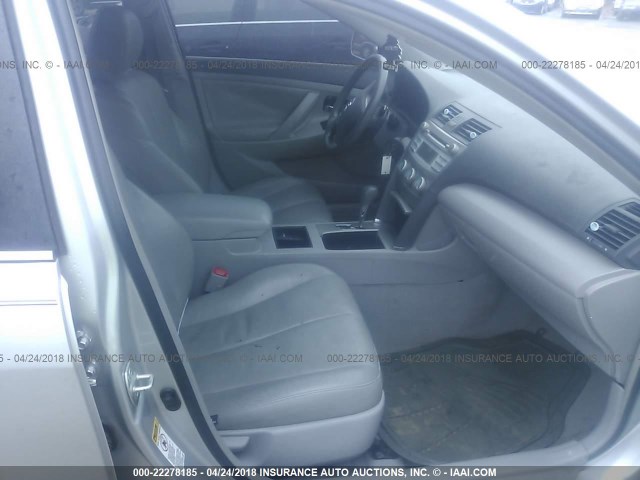 4T1BK46K57U557598 - 2007 TOYOTA CAMRY NEW GENERAT LE/XLE/SE SILVER photo 5