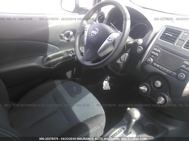 3N1CE2CP7EL407183 - 2014 NISSAN VERSA NOTE S/S PLUS/SV/SL SILVER photo 5