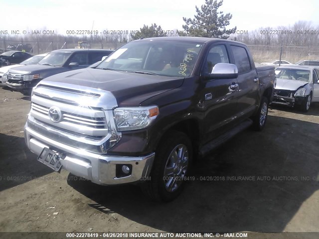 5TFAW5F15FX452607 - 2015 TOYOTA TUNDRA CREWMAX 1794/PLATINUM 棕色 照片 2