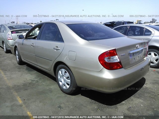 JTDBE32K120118572 - 2002 TOYOTA CAMRY LE/XLE/SE GOLD photo 3