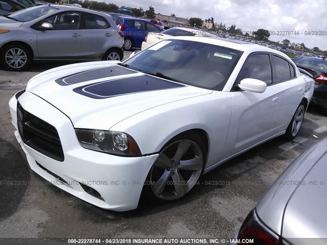 2C3CDXCT2EH122141 - 2014 DODGE CHARGER R/T WHITE photo 2