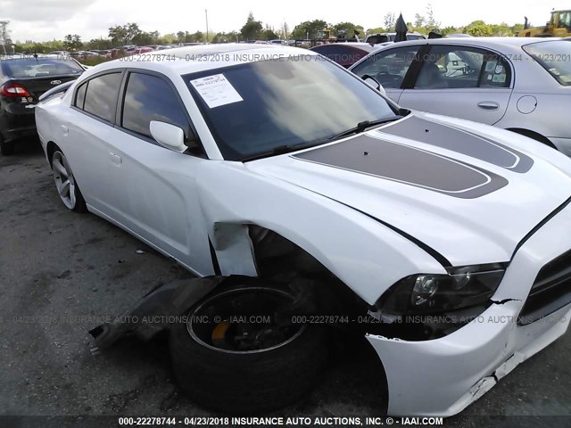 2C3CDXCT2EH122141 - 2014 DODGE CHARGER R/T WHITE photo 6