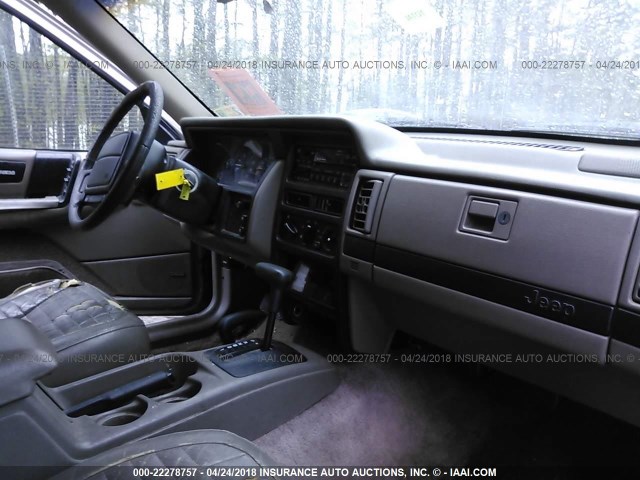 1J4GZ58S0SC638459 - 1995 JEEP GRAND CHEROKEE LAREDO GRAY photo 5