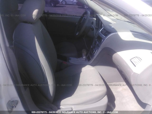 1G1ZG57B08F188513 - 2008 CHEVROLET MALIBU LS WHITE photo 5