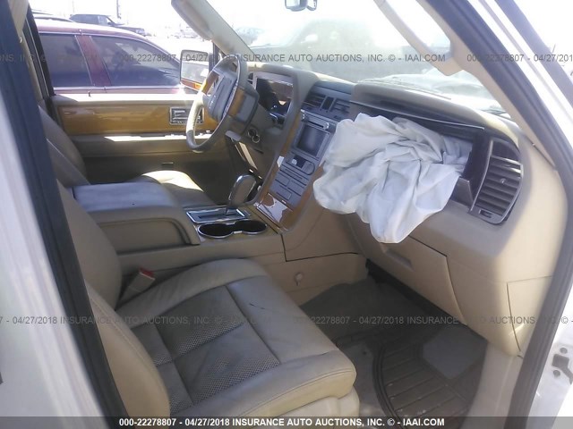 5LMJJ2J59AEJ01249 - 2010 LINCOLN NAVIGATOR 白色 照片 5