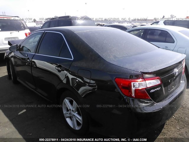 4T1BF1FK0DU235594 - 2013 TOYOTA CAMRY L/SE/LE/XLE Qara foto 3