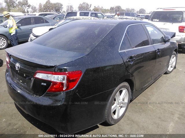 4T1BF1FK0DU235594 - 2013 TOYOTA CAMRY L/SE/LE/XLE Qara foto 4