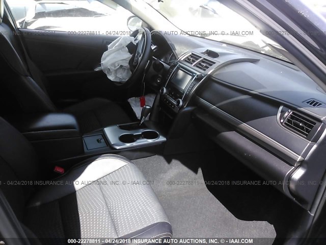 4T1BF1FK0DU235594 - 2013 TOYOTA CAMRY L/SE/LE/XLE Qara foto 5