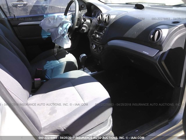 KL1TD56E79B317560 - 2009 CHEVROLET AVEO LS/LT 银色 照片 5