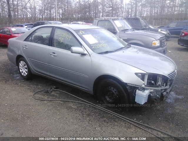 4T1BE32K65U523108 - 2005 TOYOTA CAMRY LE/XLE/SE ვერცხლისფერი ფოტო 1