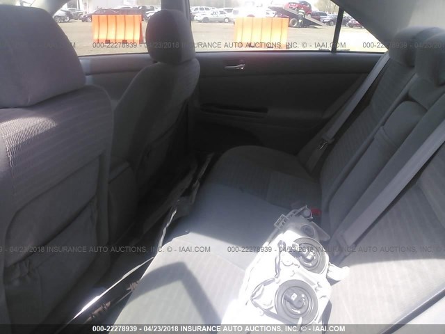 4T1BE32K65U523108 - 2005 TOYOTA CAMRY LE/XLE/SE ვერცხლისფერი ფოტო 8